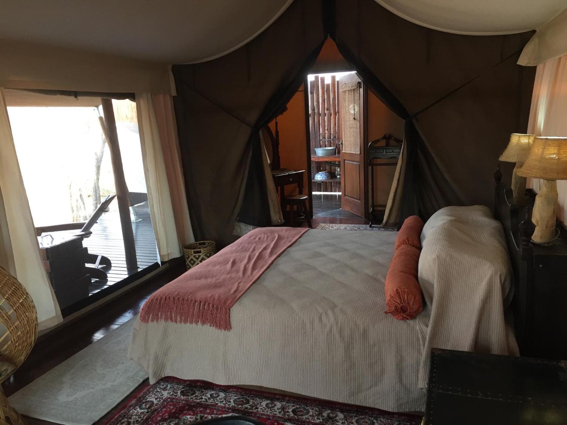 Out In Africa Wildlife Lodge Hammanskraal Exterior foto